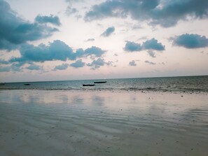 Am Strand, weißer Sandstrand