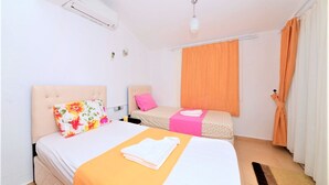 Villa, vue mer | 4 chambres, bureau, draps fournis