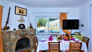 Villa, vue mer | Restauration dans la chambre