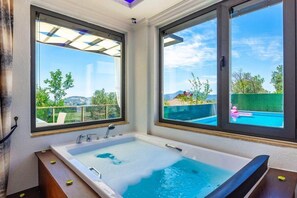 Villa | Jetted bathtub