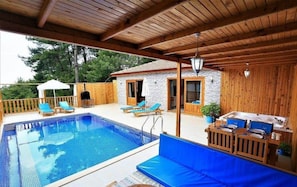 Villa - utsikt mot poolen | Privat pool