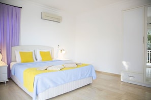 Villa, 6 habitaciones | Escritorio y ropa de cama