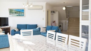 Vila, 6 quartos | Opções para refeição no quarto