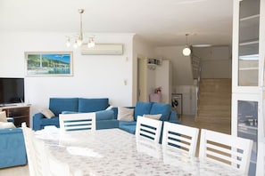 Villa, 6 chambres | Restauration dans la chambre