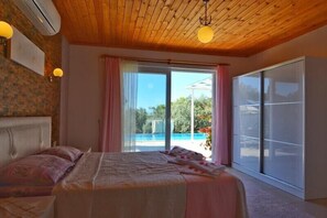 Villa | Desk - Villa Labne 1 (Kas)