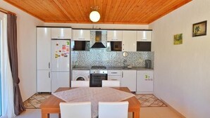 Villa | Private kitchenette | Full-size fridge, oven, stovetop, dishwasher - Villa Labne 1 (Kas)