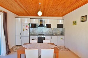 Villa | Private kitchenette | Full-size fridge, oven, stovetop, dishwasher - Villa Labne 1 (Kas)