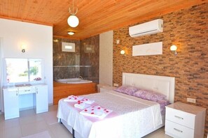 Villa | Desk - Villa Labne 1 (Kas)