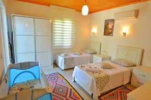 Villa | 2 Schlafzimmer, Schreibtisch