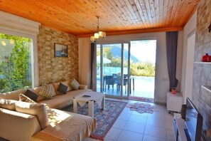 Villa | Wohnbereich | LCD-Fernseher