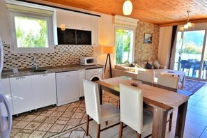 Villa | Eigene Kochnische | Großer Kühlschrank, Ofen, Herdplatte, Geschirrspüler