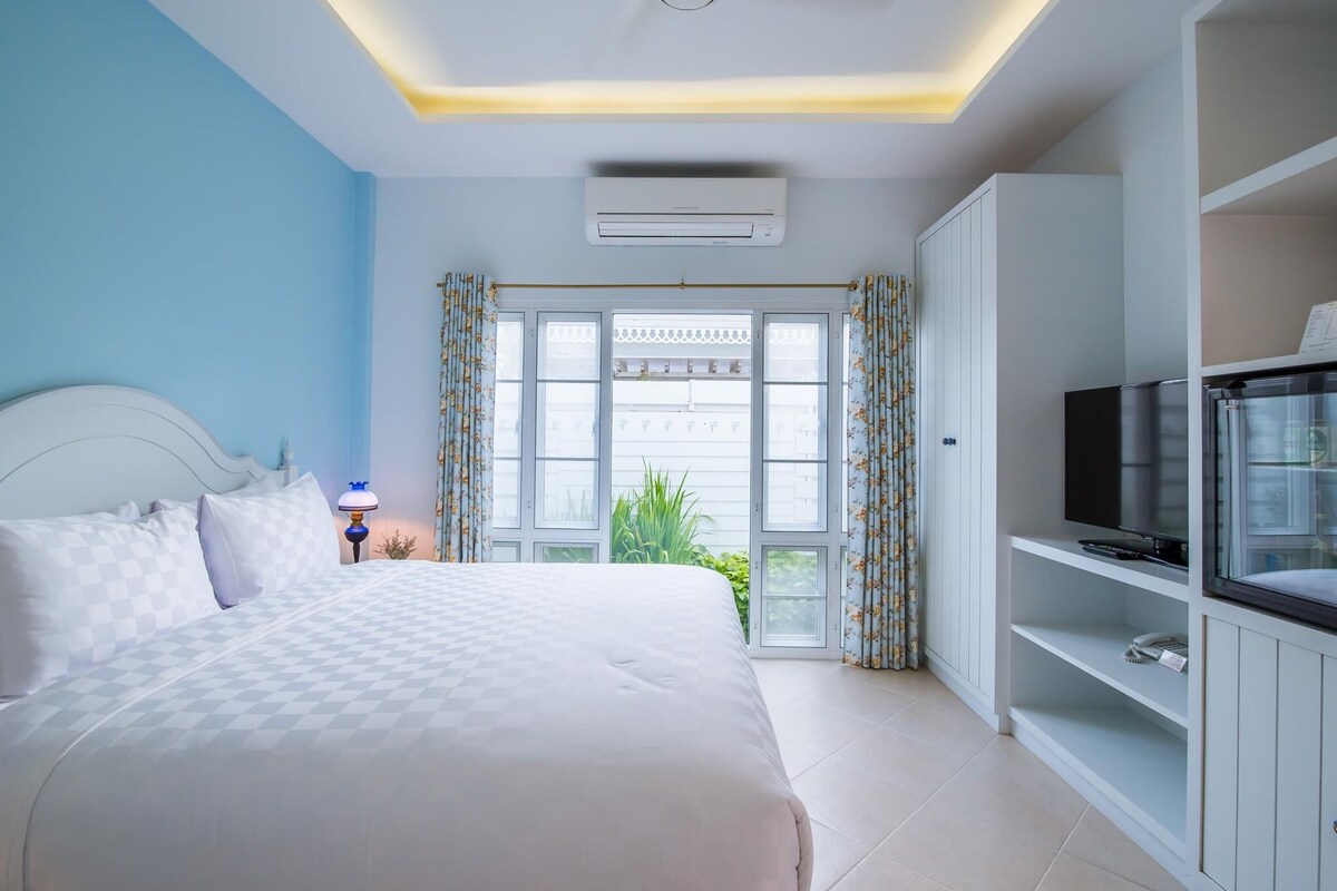 Junior-Suite | Minibar, individuell dekoriert, individuell eingerichtet, Schreibtisch