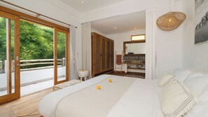 4 habitaciones, caja de seguridad en la habitación y escritorio 