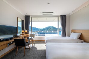 Blackout drapes, free WiFi, bed sheets, wheelchair access