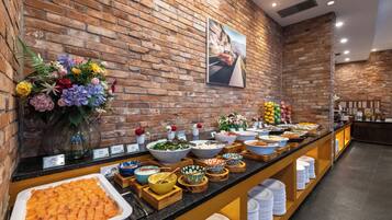 Daily buffet breakfast for a fee