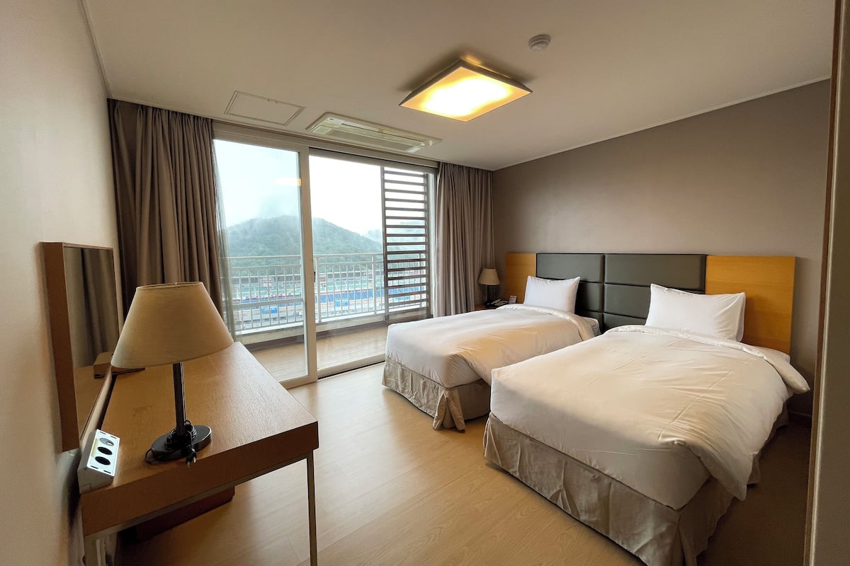 Suíte família, 2 quartos, cozinha americana (35 PY) | Cortinas blackout, Wi-Fi de cortesia, roupa de cama