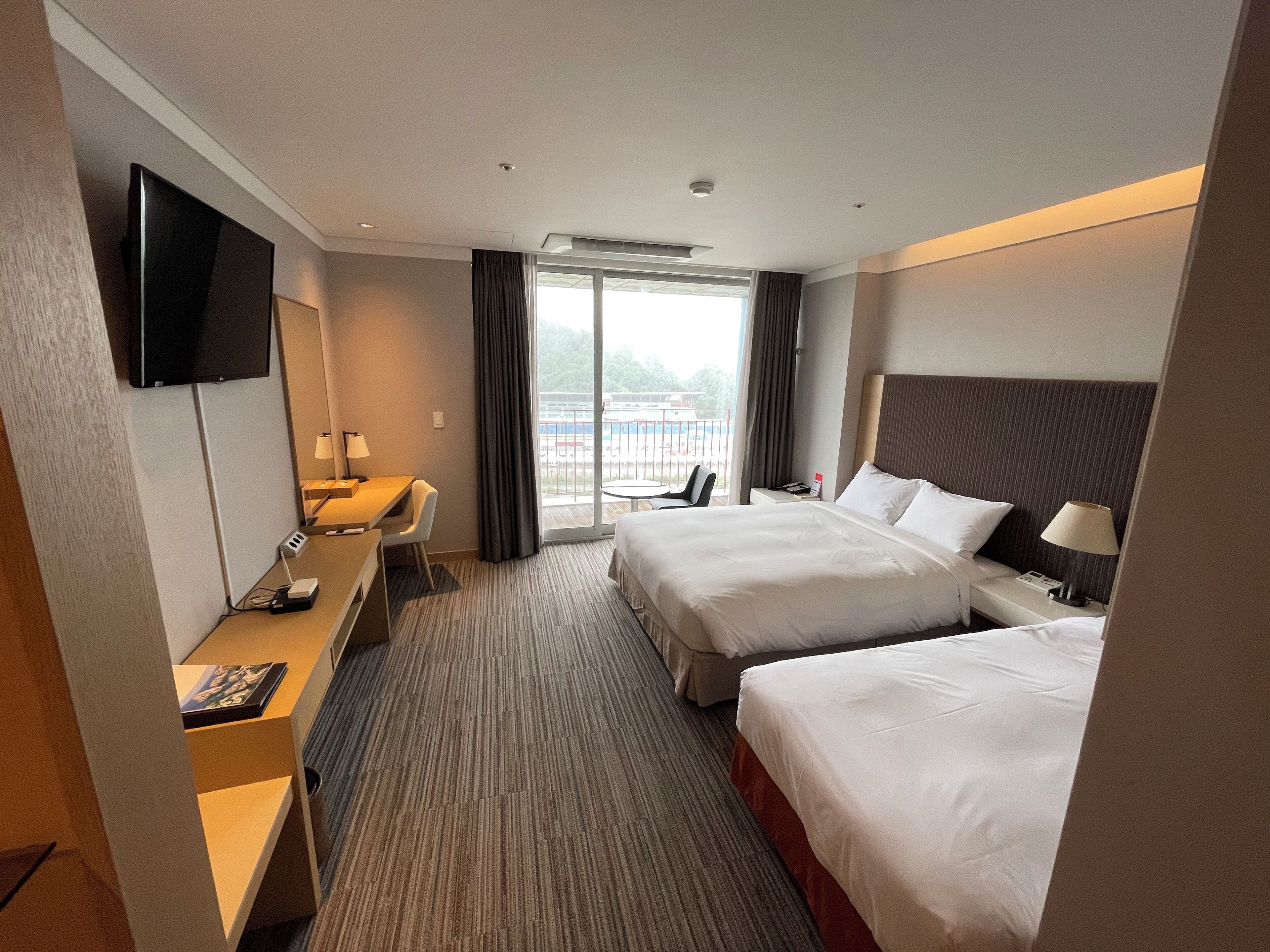 [hotel] deluxe family double | blackout curtains, free wifi, bed sheets, wheelchair access