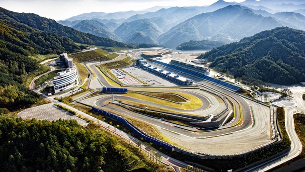 A racetrack surrounded by mountains. - Take Hotel & Resort Inje Speedium (Inje)