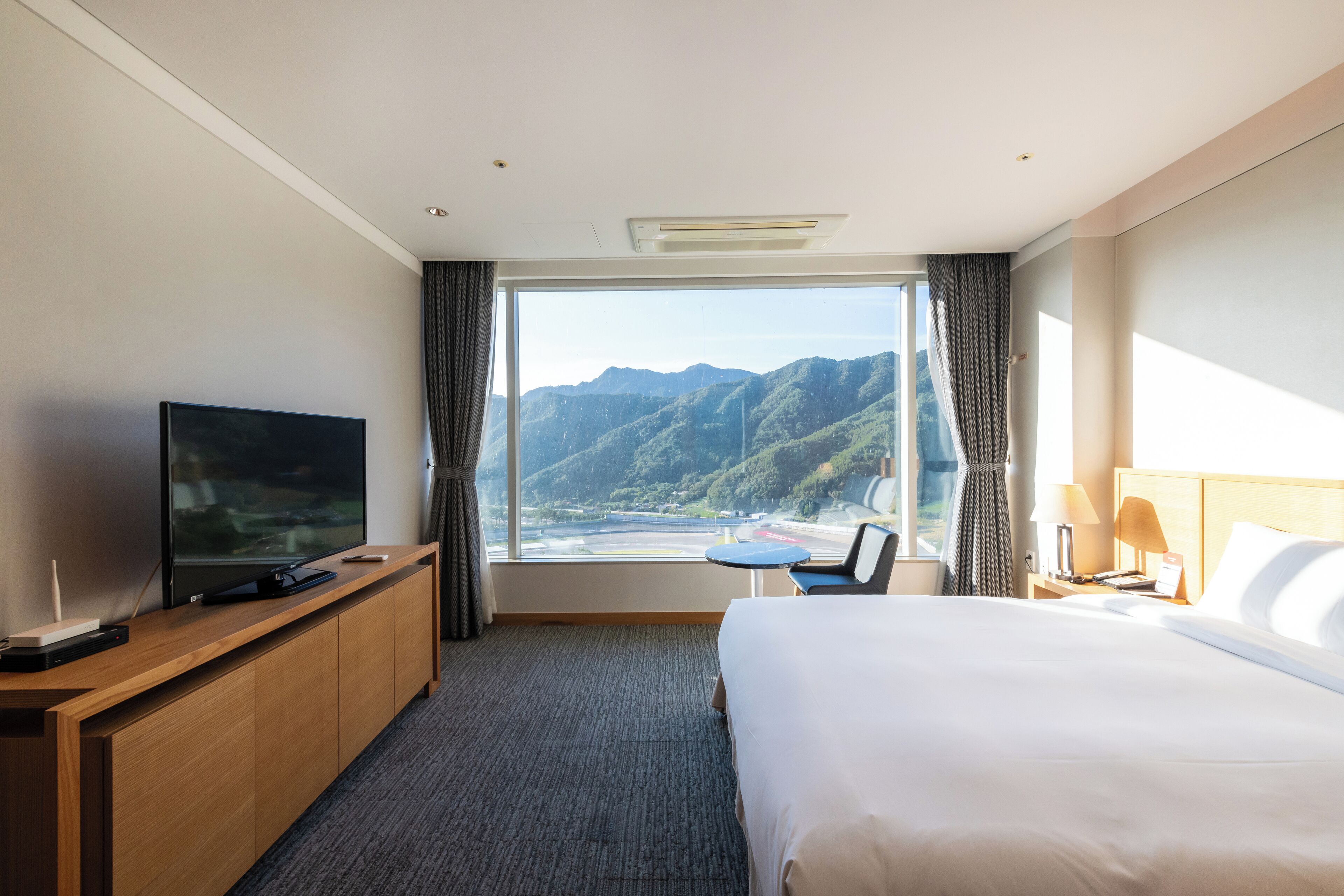 Phòng Suite Business | Màn/rèm cản sáng, truy cập Internet không dây miễn phí, bộ trải giường 