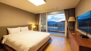 Cortinas blackout, wifi gratis y ropa de cama