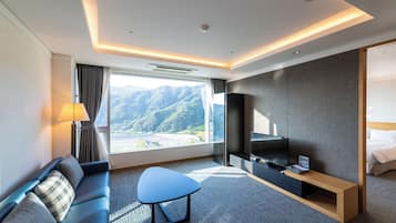 Cortinas blackout, wifi gratis y ropa de cama