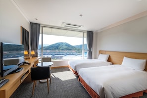 Quarto duplo superior | Cortinas blackout, Wi-Fi de cortesia, roupa de cama