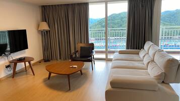 Condo familiar, 2 habitaciones, cocineta (35 PY) | Cortinas blackout, wifi gratis y ropa de cama