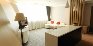 Suite (Corner) | Desk, blackout drapes, free WiFi, wheelchair access