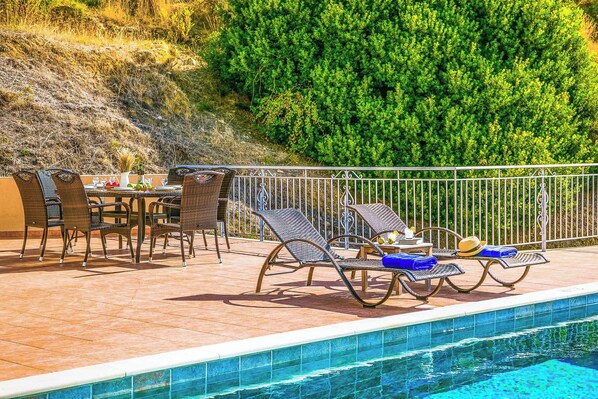 Villa (3 Bedrooms) | Außenbereich