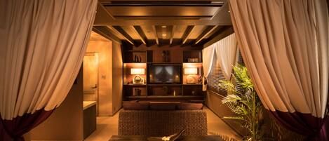Deluxe King Room (Calm Bali) | 1 bedroom, in-room safe, iron/ironing board, free WiFi