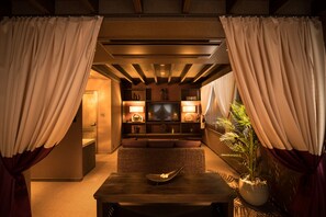 Deluxe King Room (Calm Bali) | In-room safe, iron/ironing board, free WiFi, bed sheets - Hotel Shikisai Kyoto (Kyoto)