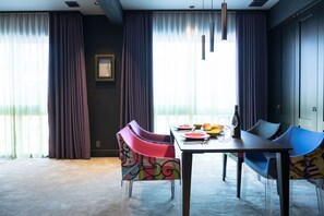 Superior Double or Twin Room (Urban) | In-room dining