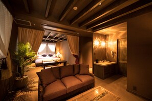 Deluxe King Room (Calm Bali) | In-room safe, iron/ironing board, free WiFi, bed sheets - Hotel Shikisai Kyoto (Kyoto)