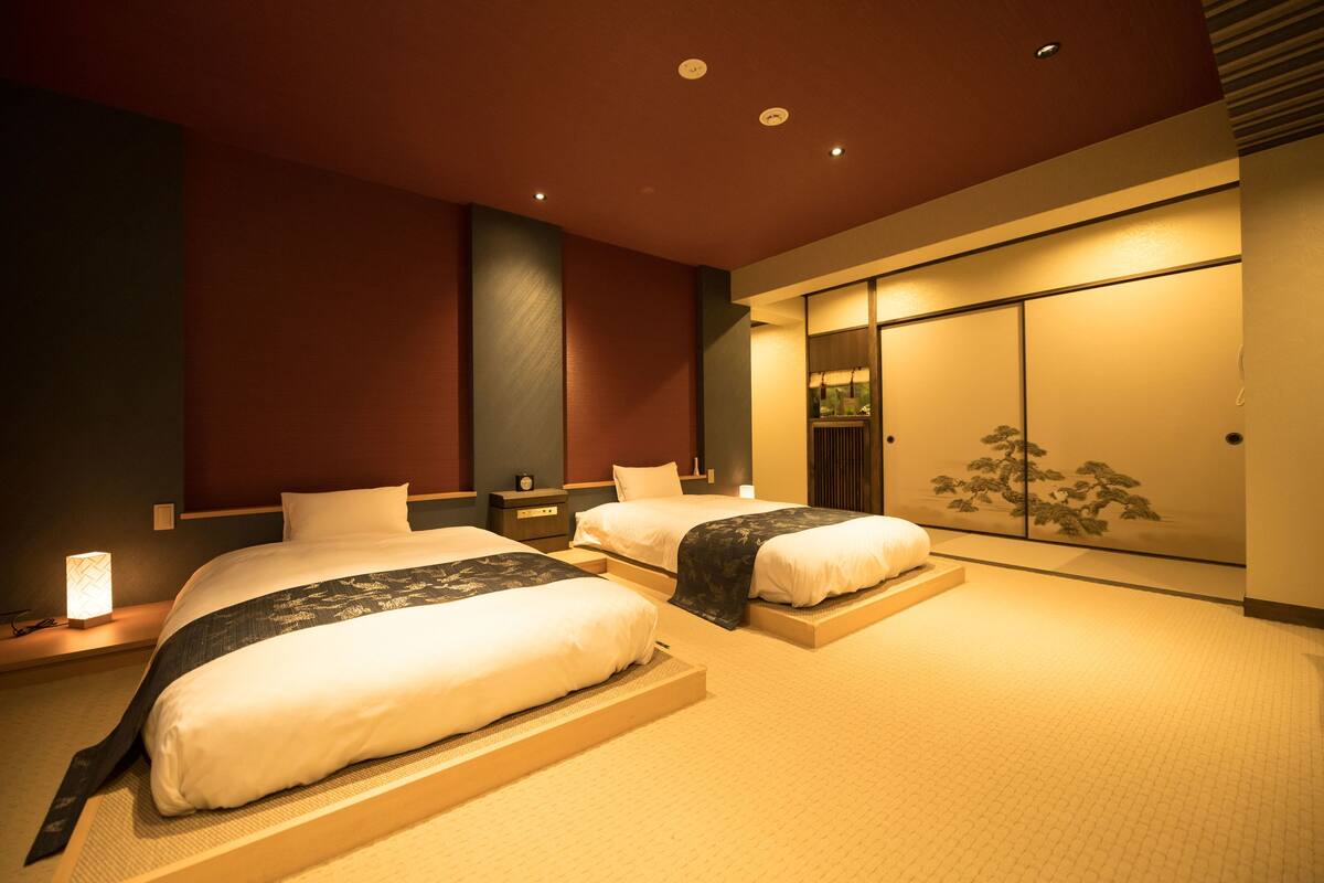 Deluxe vierpersoonskamer (Gion) | Een kluis op de kamer, een strijkplank/strijkijzer, gratis wifi