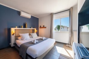 4 soverom, safe på rommet, strykejern/-brett og reiseseng for barn