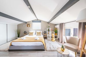 4 bedrooms, in-room safe, iron/ironing board, travel crib