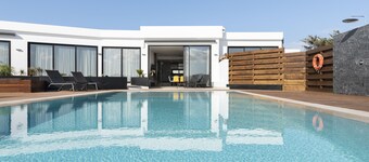 Luxurious 5 bed 4 bath villa in Los Mojones with stunning views and facilities 