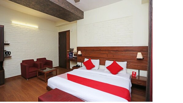 Desk, rollaway beds, free WiFi