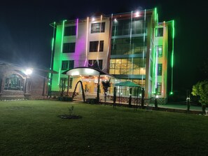 Front of property - Triden Kashmir Resort (Srinagar)