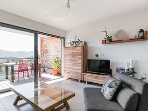 TV - Lovely apartment for 2 people with pool, WIFI, A/C, TV and terrace (Porto-vecchio)