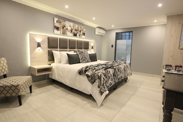 Desk, blackout curtains, free WiFi, bed sheets