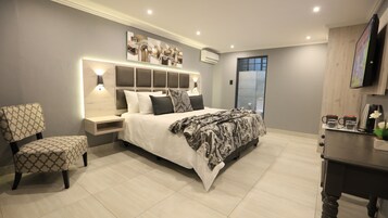 Desk, blackout curtains, free WiFi, bed sheets