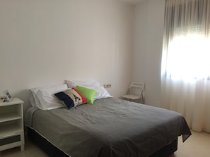 4 bedrooms, iron/ironing board, free WiFi