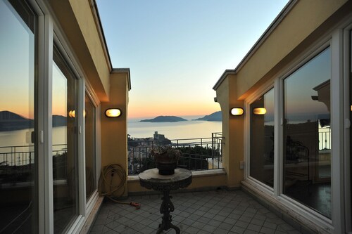 Il Golfo Artisti e Poeti Villa Thea