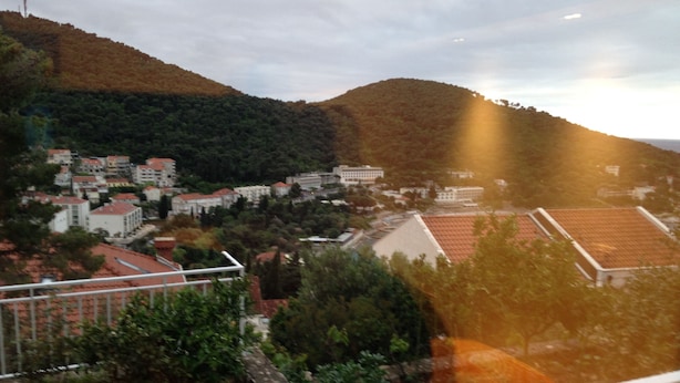 A residential area with houses, a river, and hills. - Apartmani KLIM (Dubrovnik)