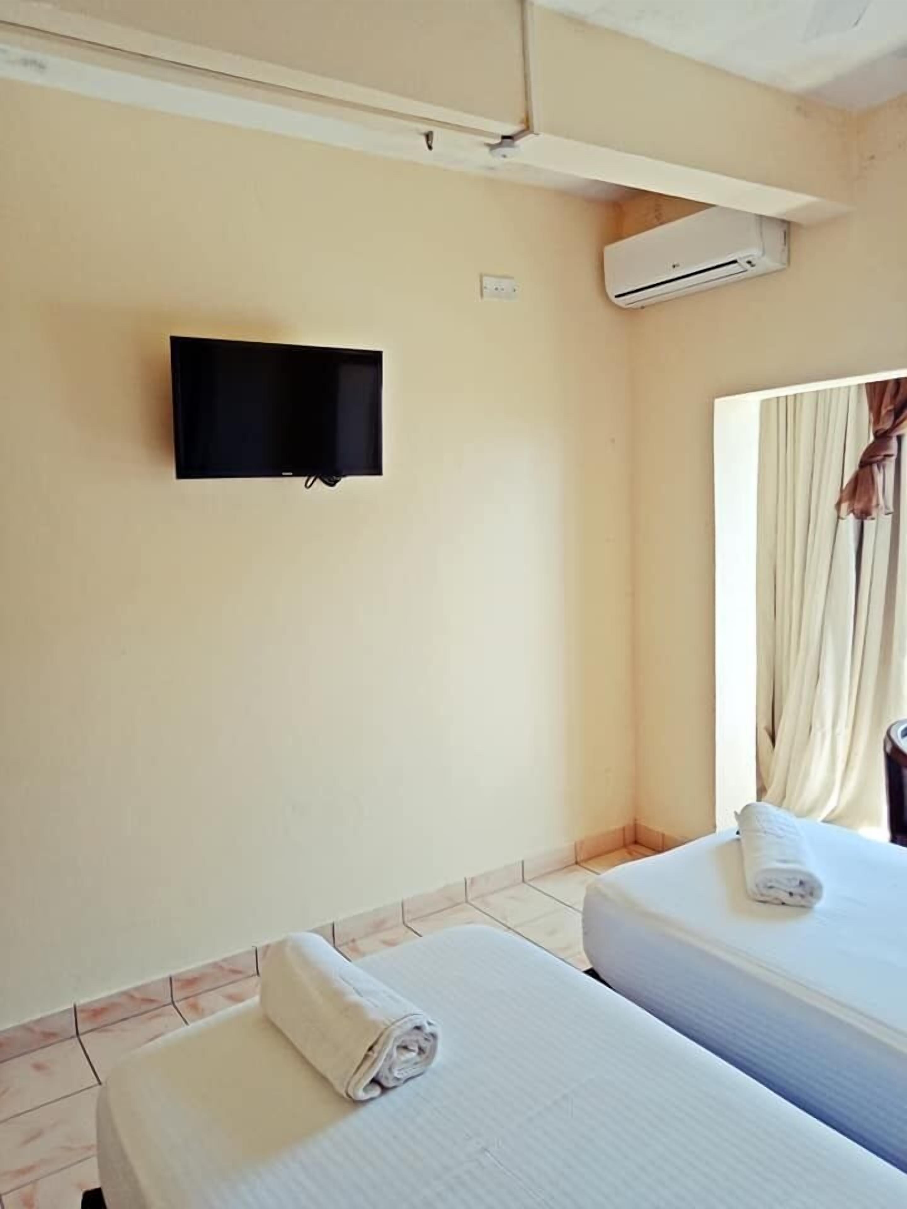 twin room | iron/ironing board, free wifi, bed sheets