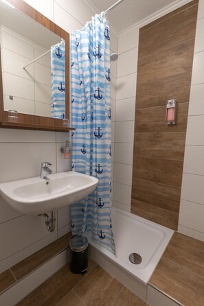 Shower, towels - Motel Am Bürgerpark (Werlte)