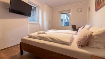 Basic Double or Twin Room | Soundproofing, free WiFi, bed sheets, wheelchair access