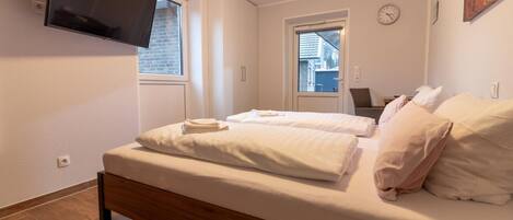 Basic Double or Twin Room | Soundproofing, free WiFi, bed sheets, wheelchair access