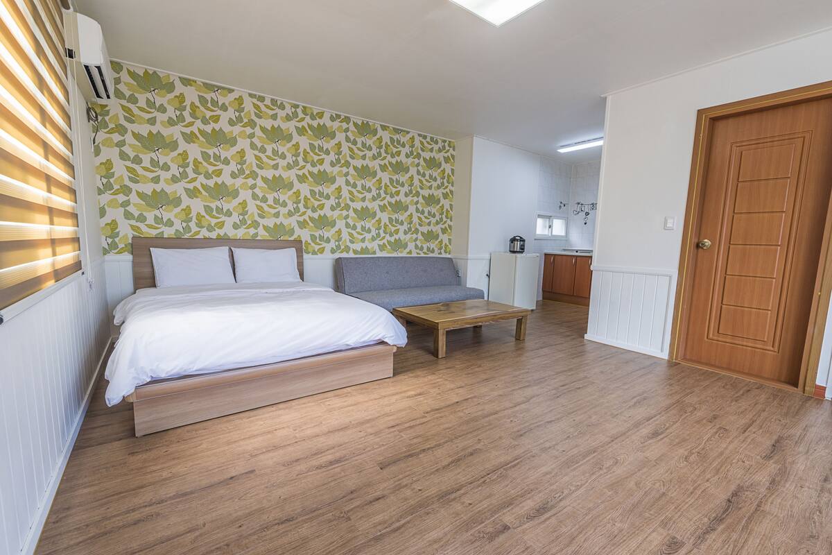 Studio (A) | WiFi (free), individually decorated, individually furnished